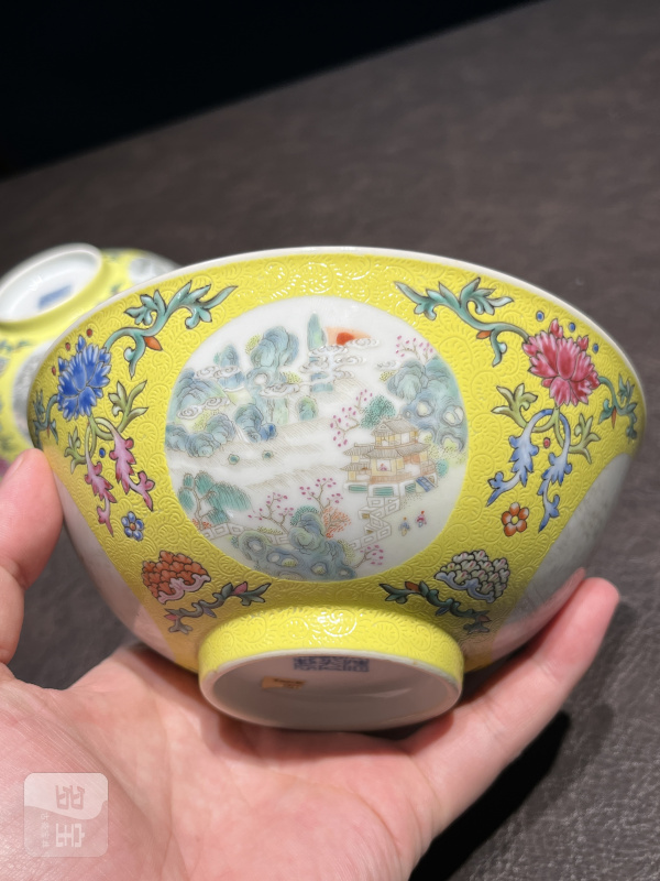 清道光 洋彩黄地轧道开光山水瓷碗一对 - 图12